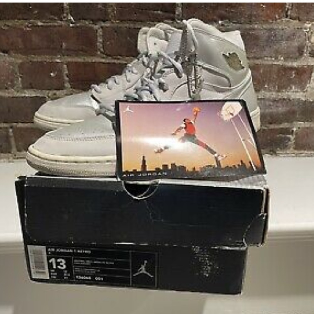 Air Jordan 1 Retro Silver Neutral Grey Nike Basketball NDS Size 13
